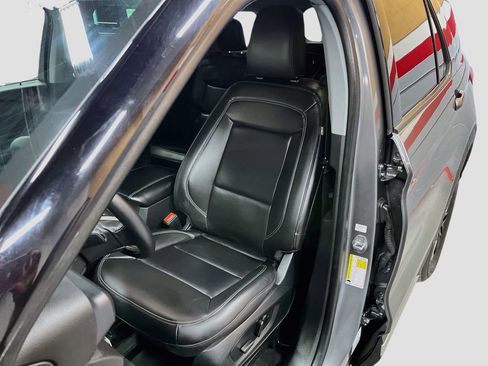 Used 2024 Ford Explorer XLT w/ Equipment Group 202A image 18