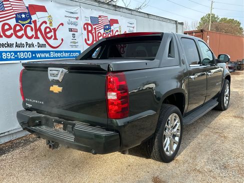 Used 2013 Chevrolet Avalanche LT image 3