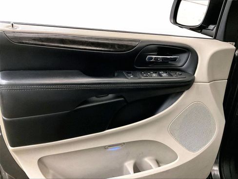 Used 2019 Dodge Grand Caravan SE image 22