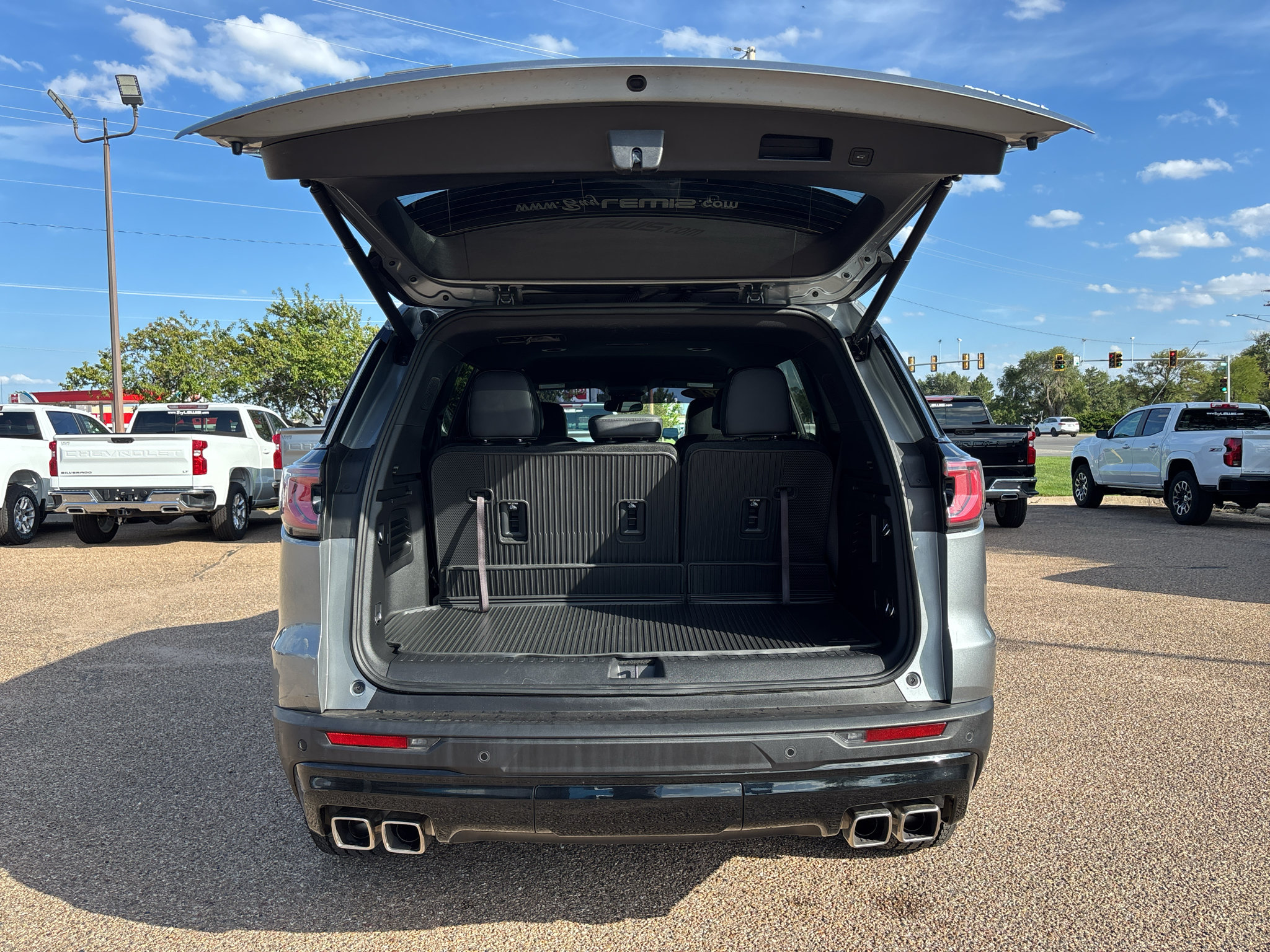 Used 2024 GMC Acadia AT4 w/ Luxury Package AWD/4WD image 8