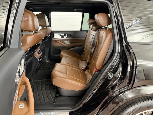 Used 2025 Mercedes-Benz GLS 450 4MATIC image 31
