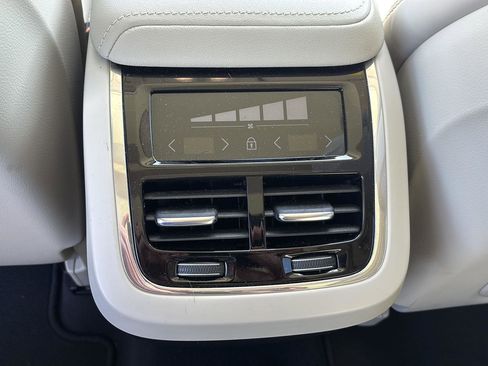 Used 2023 Volvo XC60 B5 Ultimate w/ Protection Package Premier image 8