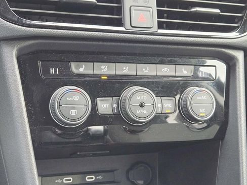 Used 2024 Volkswagen Taos SE image 26