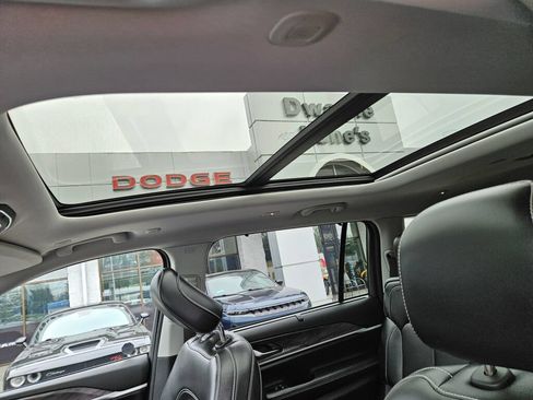 Used 2023 Jeep Grand Cherokee L Limited w/ Luxury Tech Group II AWD/4WD image 24
