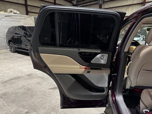 Used 2020 Lincoln Aviator Reserve w/ Equipment Group 202A image 14