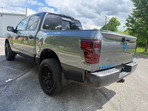 Used 2017 Nissan Titan 4x4 Crew Cab image 8