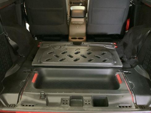 Used 2017 Jeep Wrangler Sahara w/ Connectivity Group AWD/4WD image 37