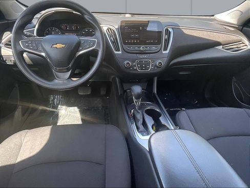 Used 2025 Chevrolet Malibu LT FWD image 9