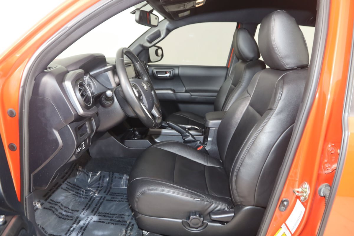 Used 2016 Toyota Tacoma TRD Sport w/ Towing Package AWD/4WD image 10