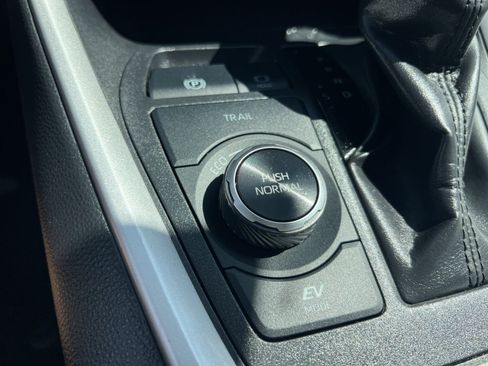 Used 2025 Toyota RAV4 XLE AWD/4WD image 26