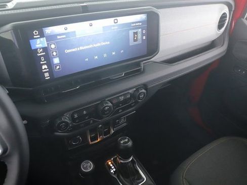 Used 2025 Jeep Wrangler Unlimited Sahara image 25