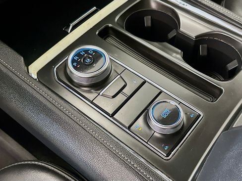 Used 2024 Ford Expedition XLT image 25