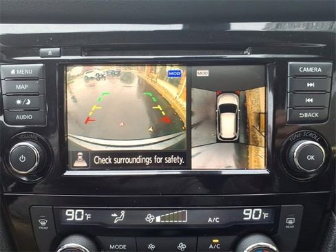 Used 2020 Nissan Rogue SL w/ Premium Package image 16