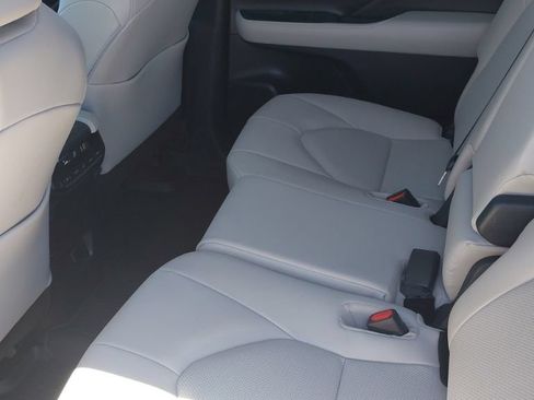 Used 2025 Toyota Grand Highlander AWD image 14