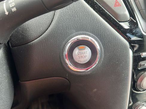 Used 2020 Nissan Pathfinder SV AWD/4WD image 17