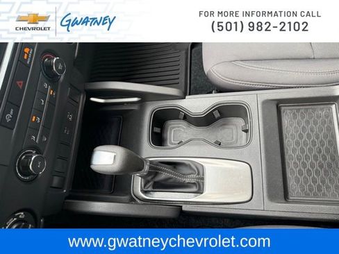 Used 2024 Nissan Frontier SV image 19