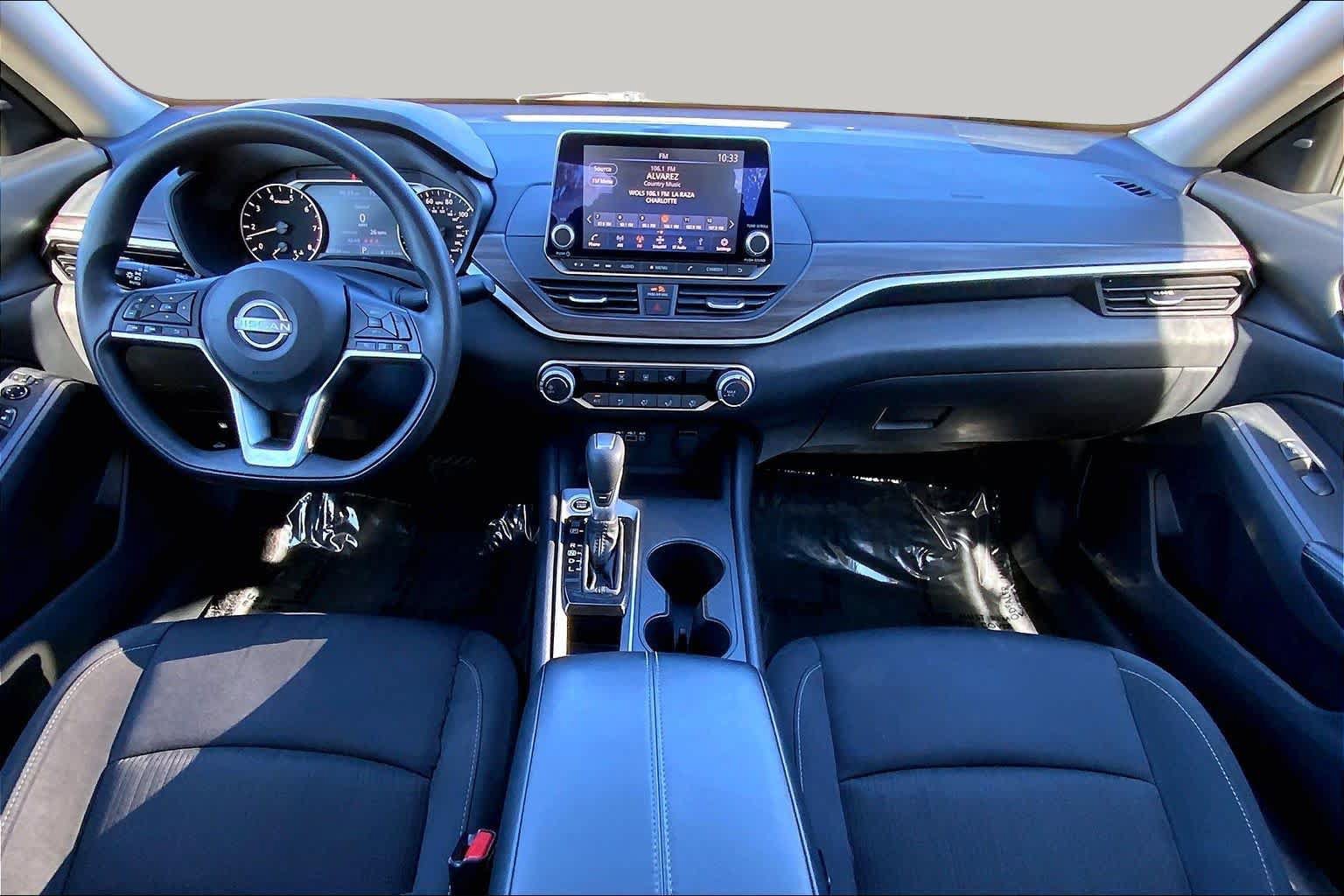 Used 2025 Nissan Altima 2.5 SV FWD image 14