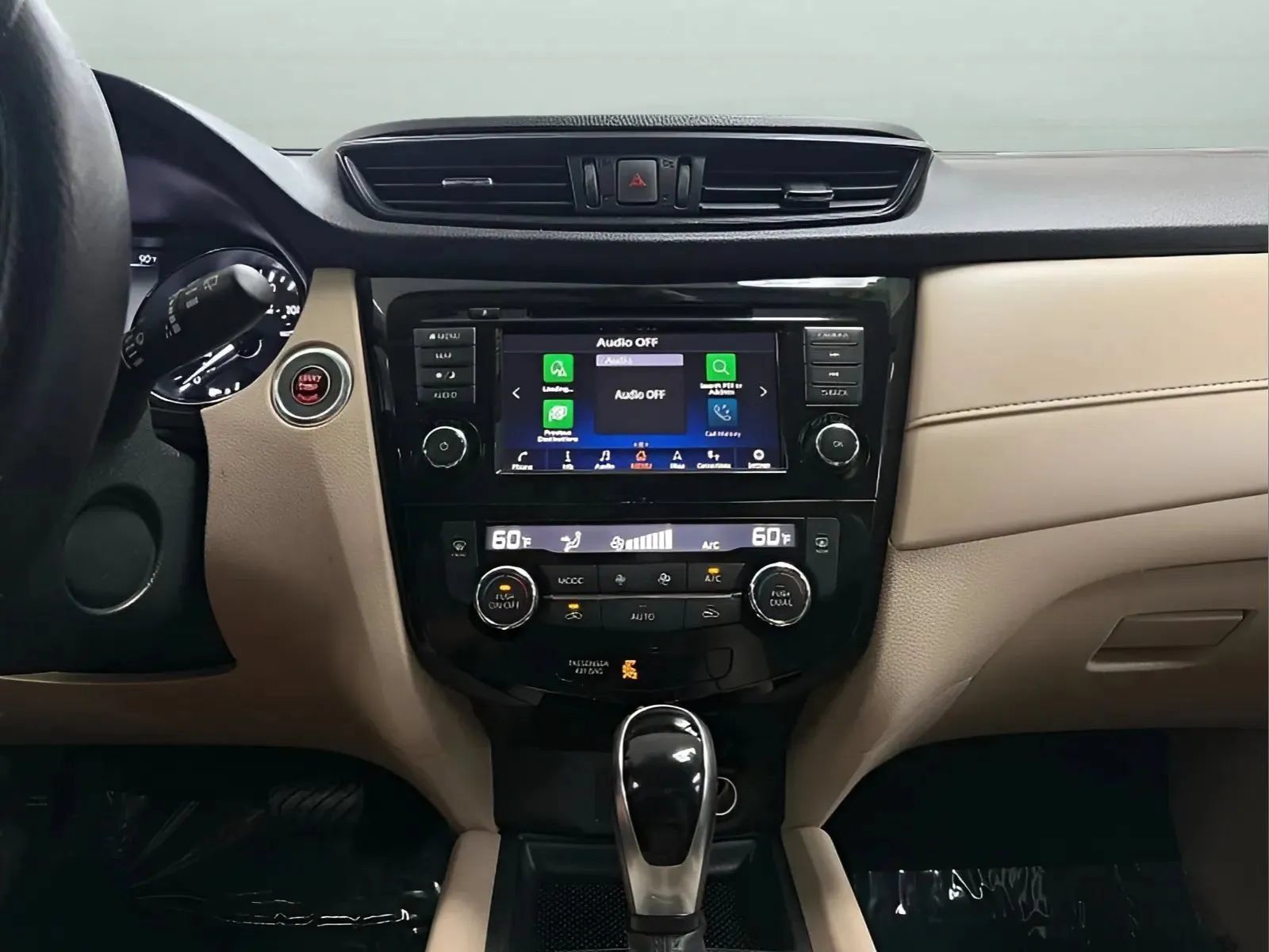 Used 2018 Nissan Rogue SV w/ Premium Package FWD image 19