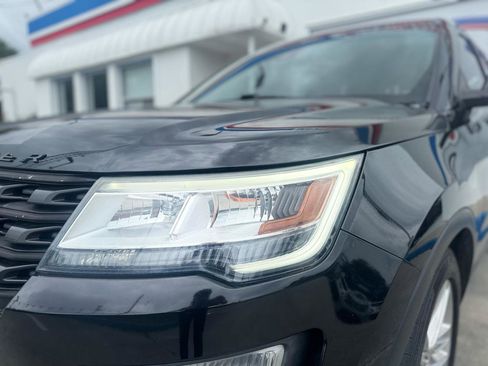 Used 2017 Ford Explorer Limited w/ Equipment Group 301A FWD image 15