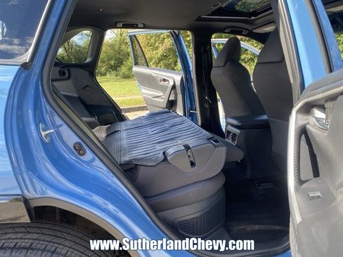 Used 2022 Toyota RAV4 SE image 41