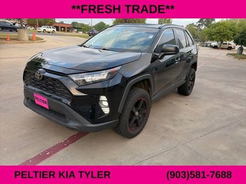 Used 2021 Toyota RAV4 LE image 3