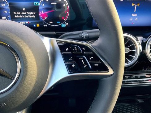 Used 2025 Mercedes-Benz GLA 250 4MATIC image 20