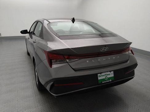 Used 2024 Hyundai Elantra SE FWD image 6