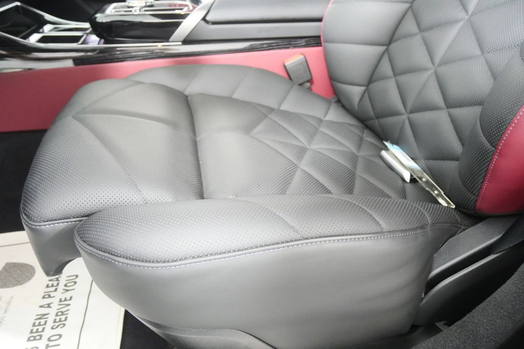 Certified 2026 BMW 740i RWD image 10