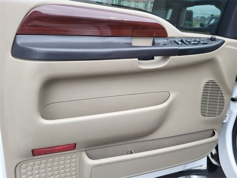 Used 2006 Ford F350 4x4 Crew Cab DRW Super Duty image 20