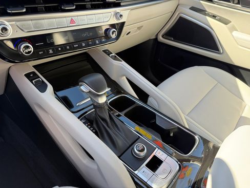 Used 2024 Kia Telluride S w/ S Sunroof Package FWD image 13