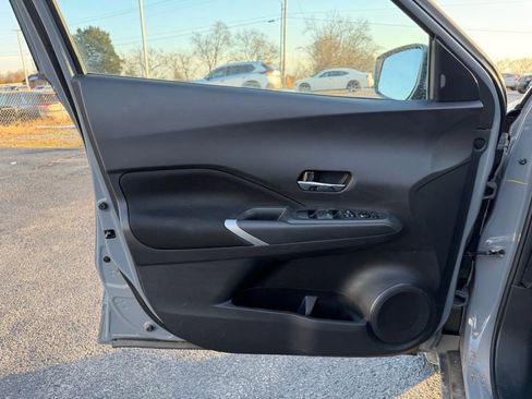 Used 2022 Nissan Kicks SV image 12