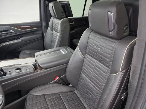 Used 2023 Cadillac Escalade Sport Platinum w/ LPO, ONYX Package AWD/4WD image 11