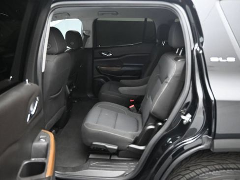 Used 2022 GMC Acadia SLE FWD image 19