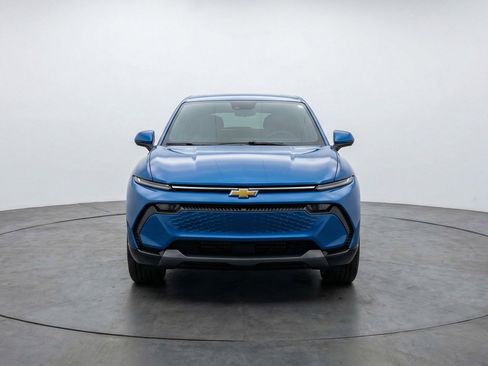Used 2025 Chevrolet Equinox LT FWD image 2
