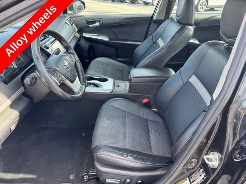 Used 2014 Toyota Camry SE image 12