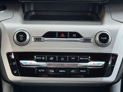 Used 2023 Ford Explorer XLT w/ Equipment Group 202A image 25