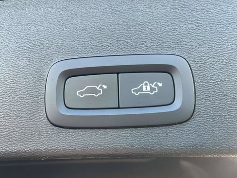 Certified 2023 Volvo XC40 B5 Plus w/ Protection Package Premier AWD/4WD image 11