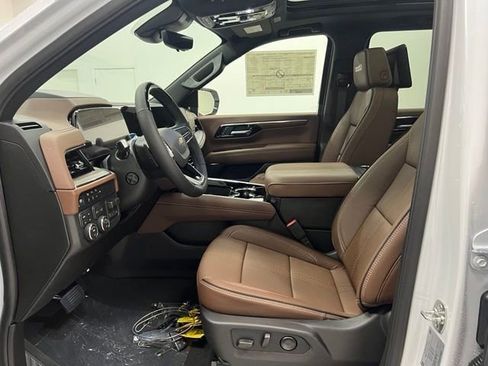 New 2026 Chevrolet Suburban High Country AWD/4WD image 6