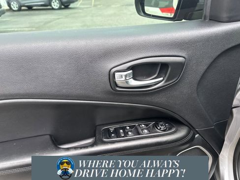 Used 2020 Jeep Compass Latitude image 11