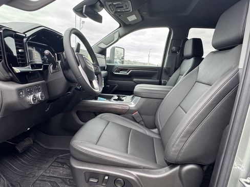 New 2025 GMC Sierra 2500 SLT w/ SLT Premium Package image 10