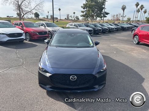 Used 2020 MAZDA MAZDA3 Sedan image 2
