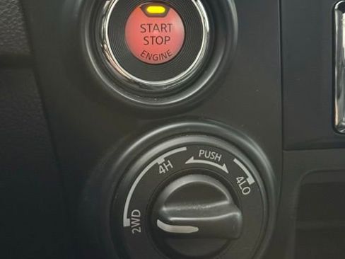 Used 2018 Nissan Titan SL w/ Midnight Edition image 10