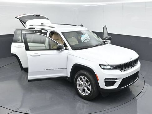Used 2022 Jeep Grand Cherokee Limited AWD/4WD image 53