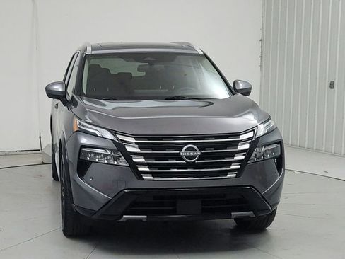 Used 2026 Nissan Rogue Platinum w/ Platinum Premium Package AWD/4WD image 2
