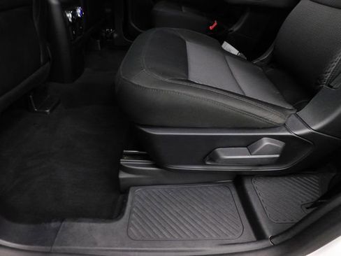 Used 2022 Ford Explorer XLT image 25