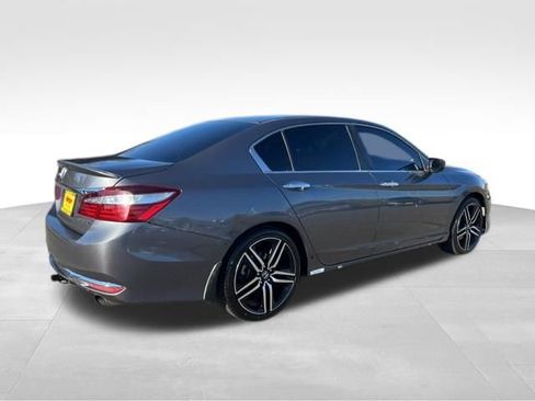 Used 2017 Honda Accord Sport image 6