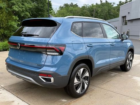 New 2026 Volkswagen Taos SE AWD/4WD image 12