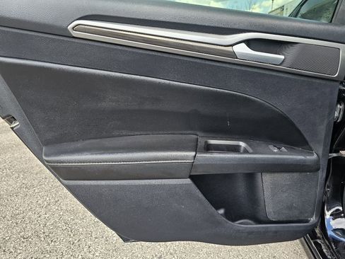 Used 2020 Ford Fusion SEL image 31