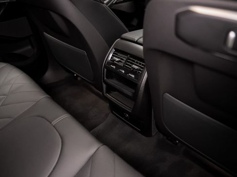 Used 2025 BMW X6 xDrive40i w/ Premium Package image 70