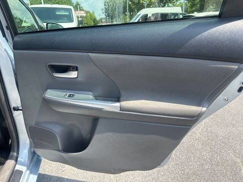Used 2014 Toyota Prius V Two FWD image 11